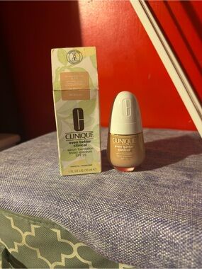 Clinique Even Better Clinical Serum Foundation SPF 25 - Light/Beige